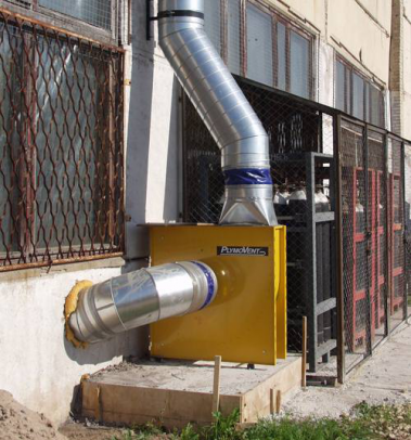 Промышленный вентилятор «TEV-765» подключен к механическому фильтру воздуха.